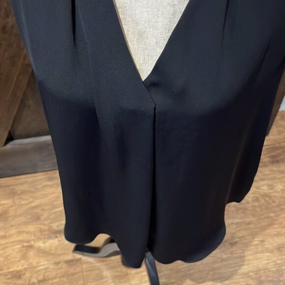 White House Black Market black sleeveless blouse - Picture 3 of 9